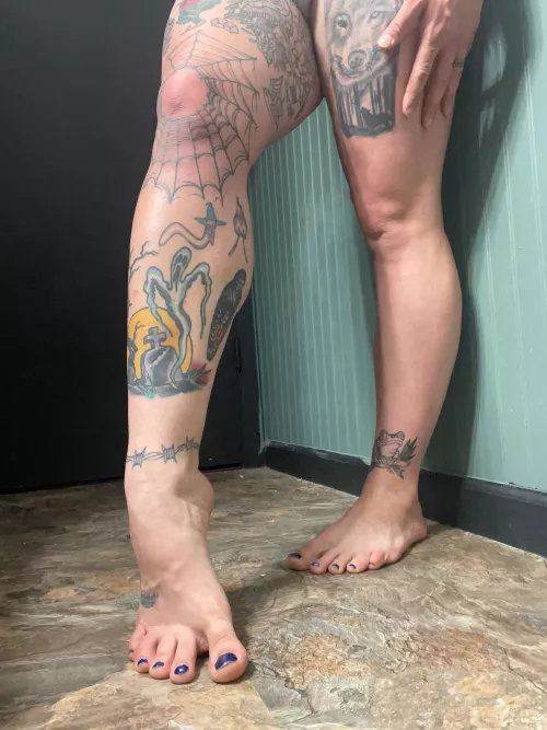 My legs and feet are waiting for your soft lips 😜