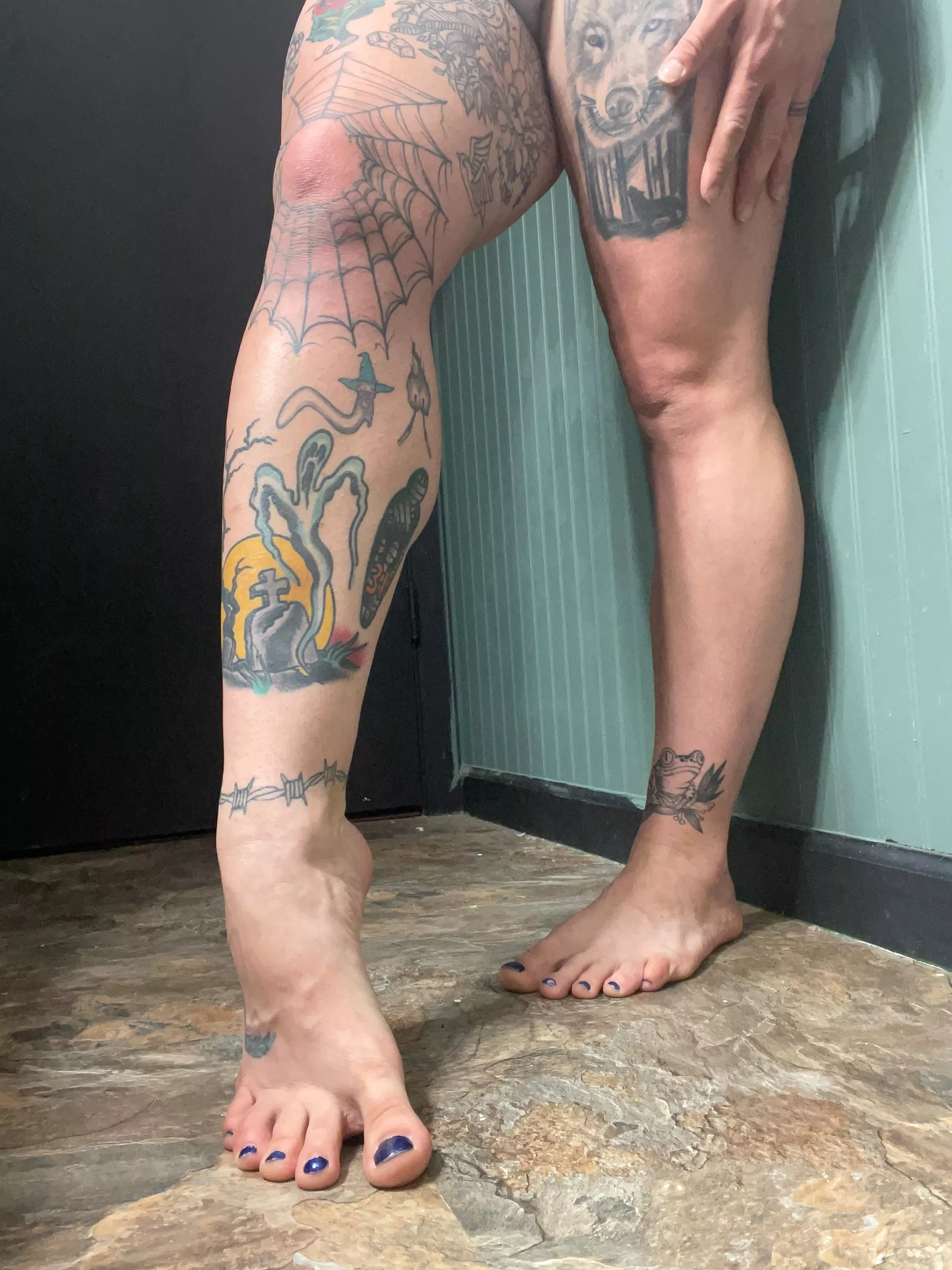 My legs and feet are waiting for your soft lips 😜