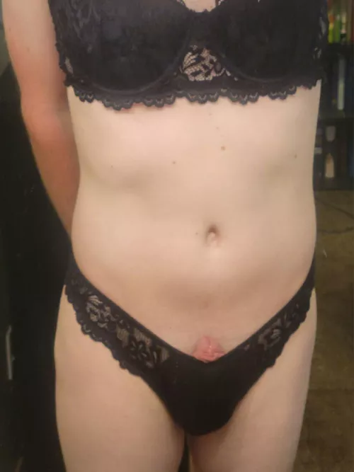 Peekaboo! My lil bulge is looking its head out 🤭