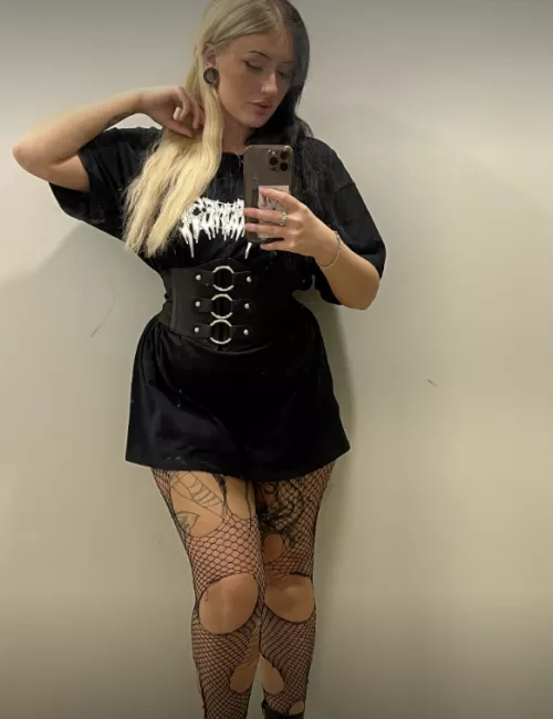 this dress makes me kinda h*rny 😈😈