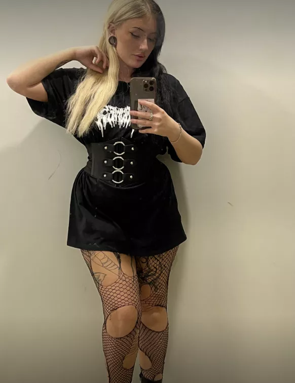 this dress makes me kinda h*rny 😈😈