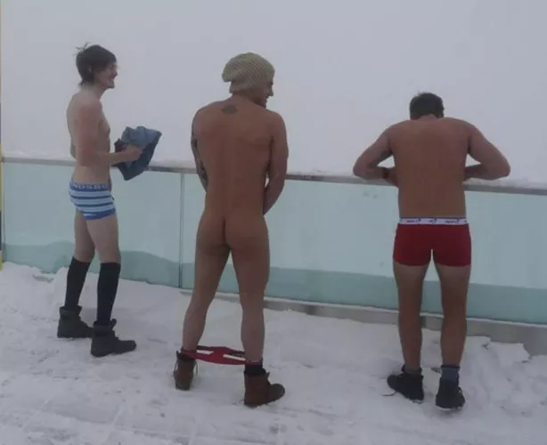 Underdressed and they don't seem to mind