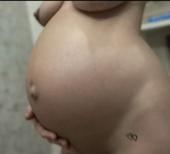 Almost 34 weeks pregnant