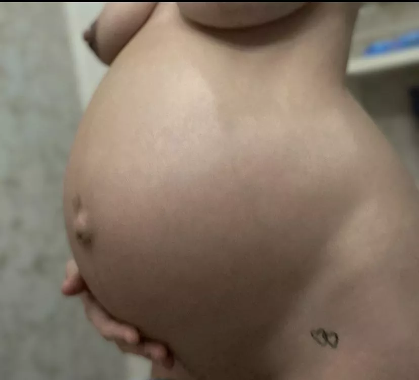 Almost 34 weeks pregnant