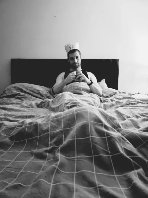 Bitch, I'm in my thirties. Uuhhnnn soo young...