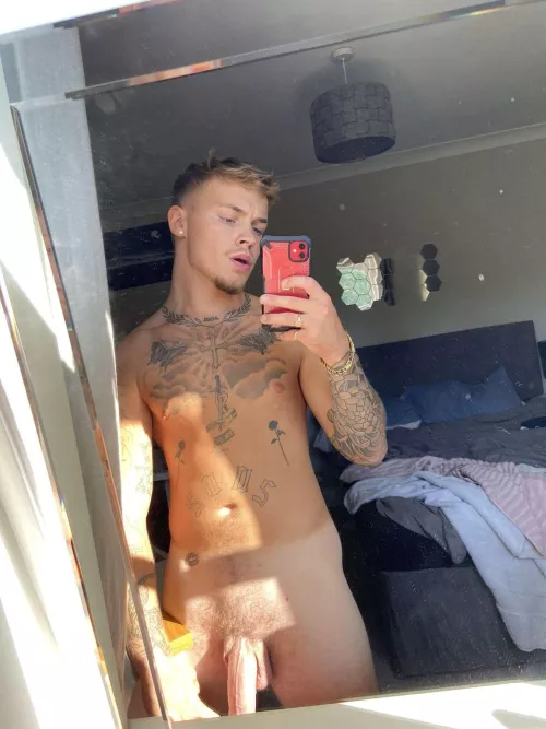 Can’t walk past the mirror and not take a picture, Enjoy 😉😈