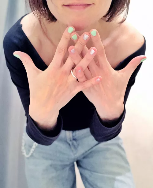 Crossing fingers to wish you a good Monday