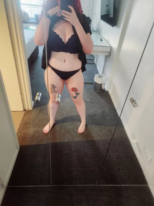 Cute dress weather. Come and play to get to touch what's under it 😈 (Melb)