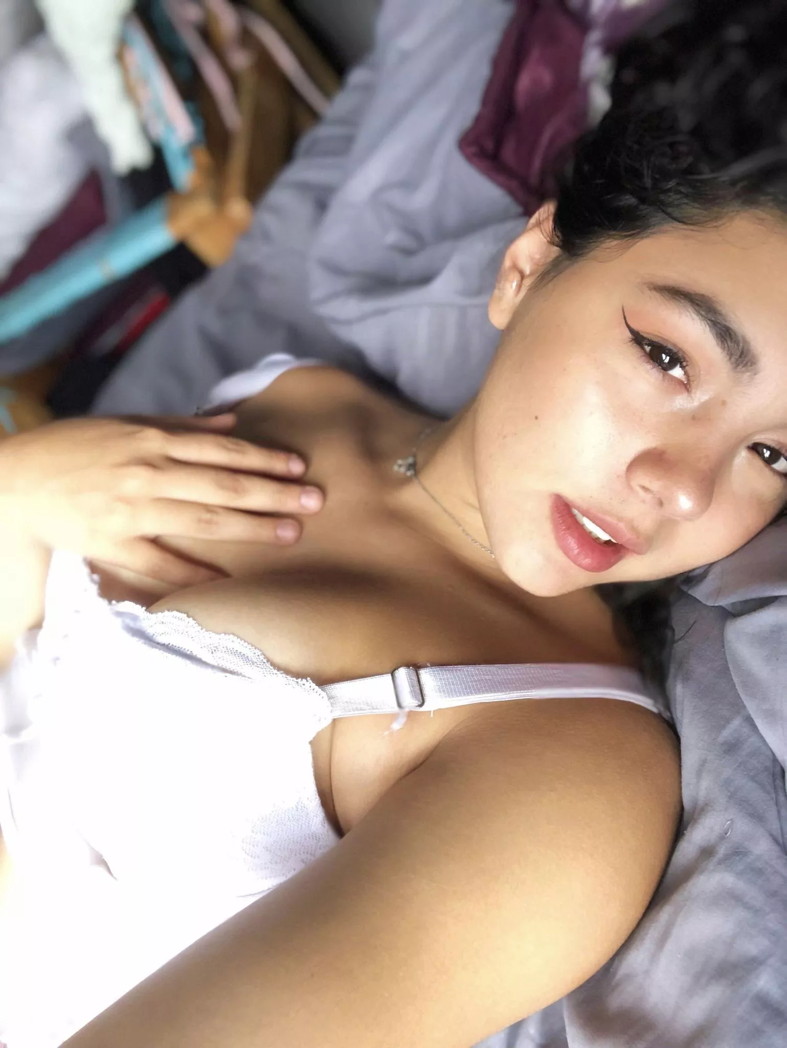 Do you find this Latina alluring? 😉