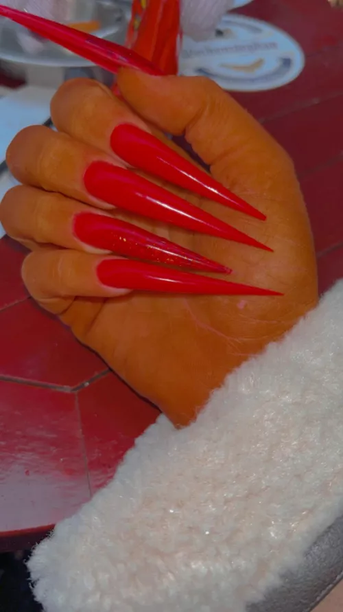 Do you like my new long red nails? 💅
