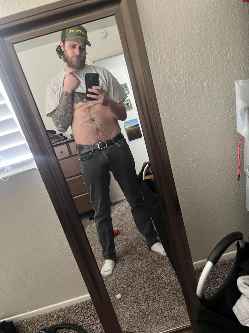 Everyone seems to like my SFW pics so here’s another. DMs always welcome :)