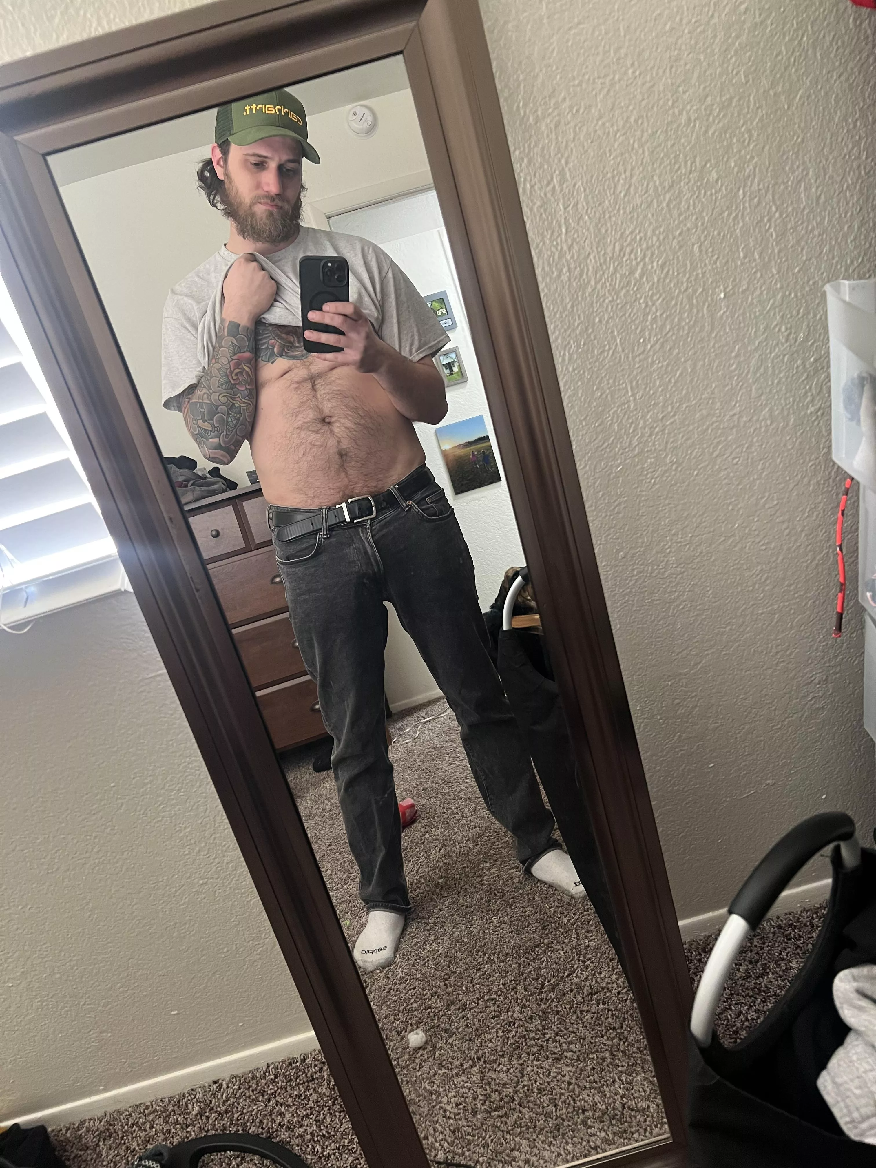 Everyone seems to like my SFW pics so here’s another. DMs always welcome :)