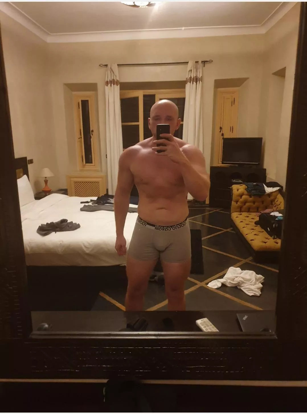 Feeling suave and sophisticated in my Roberto Cavalli briefs. 🐻✨ #BearsInBriefs #MirrorSelfie #FashionForward