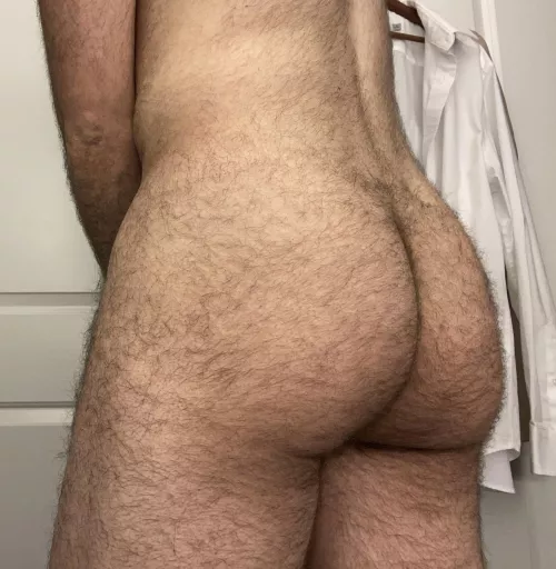 How do we feel about some hairy dad butt? 37M