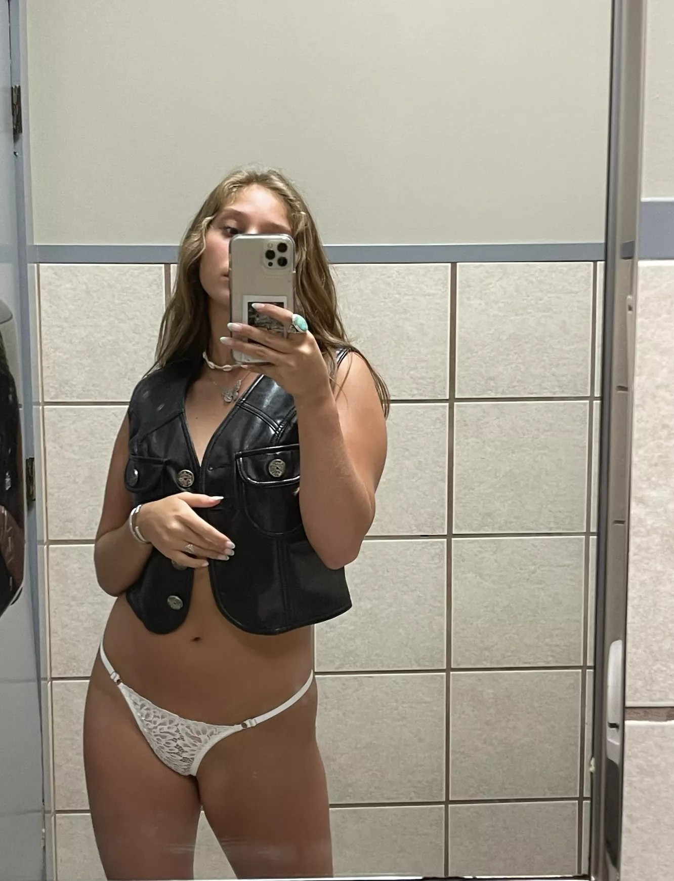 How long are you lasting fucking me without condom?