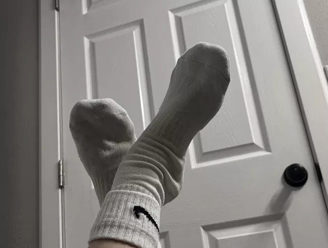 I want you to cum on my feet while they are up in the air [f]