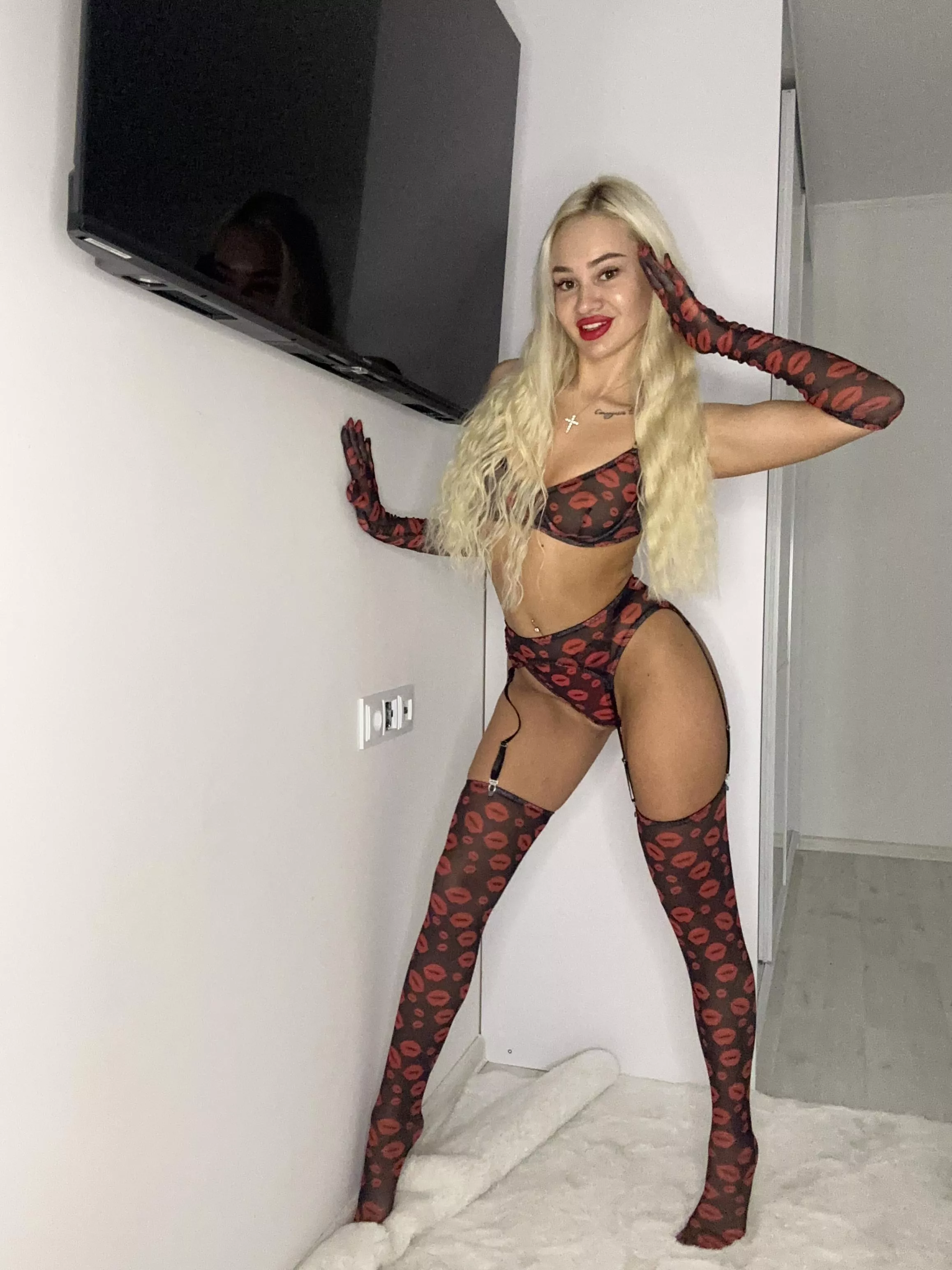 I'm horny anyone online want to have sexting or video call