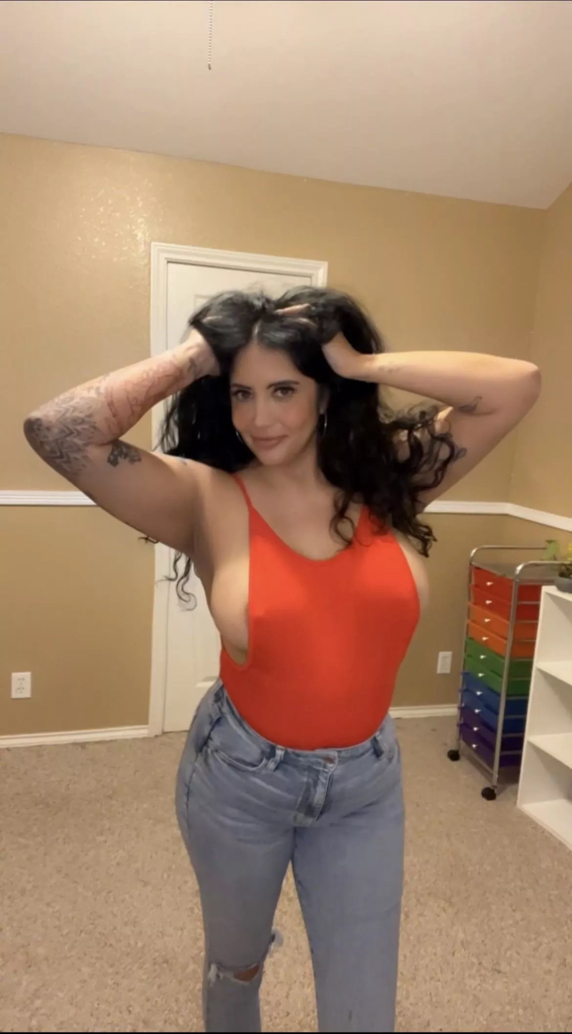 It’s so sexy when they could just pop out !