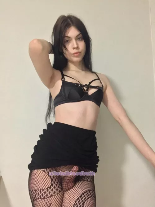 it’s stuck in my fishnets 😔