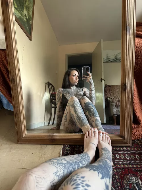 My nails are chipped, I need to redo them