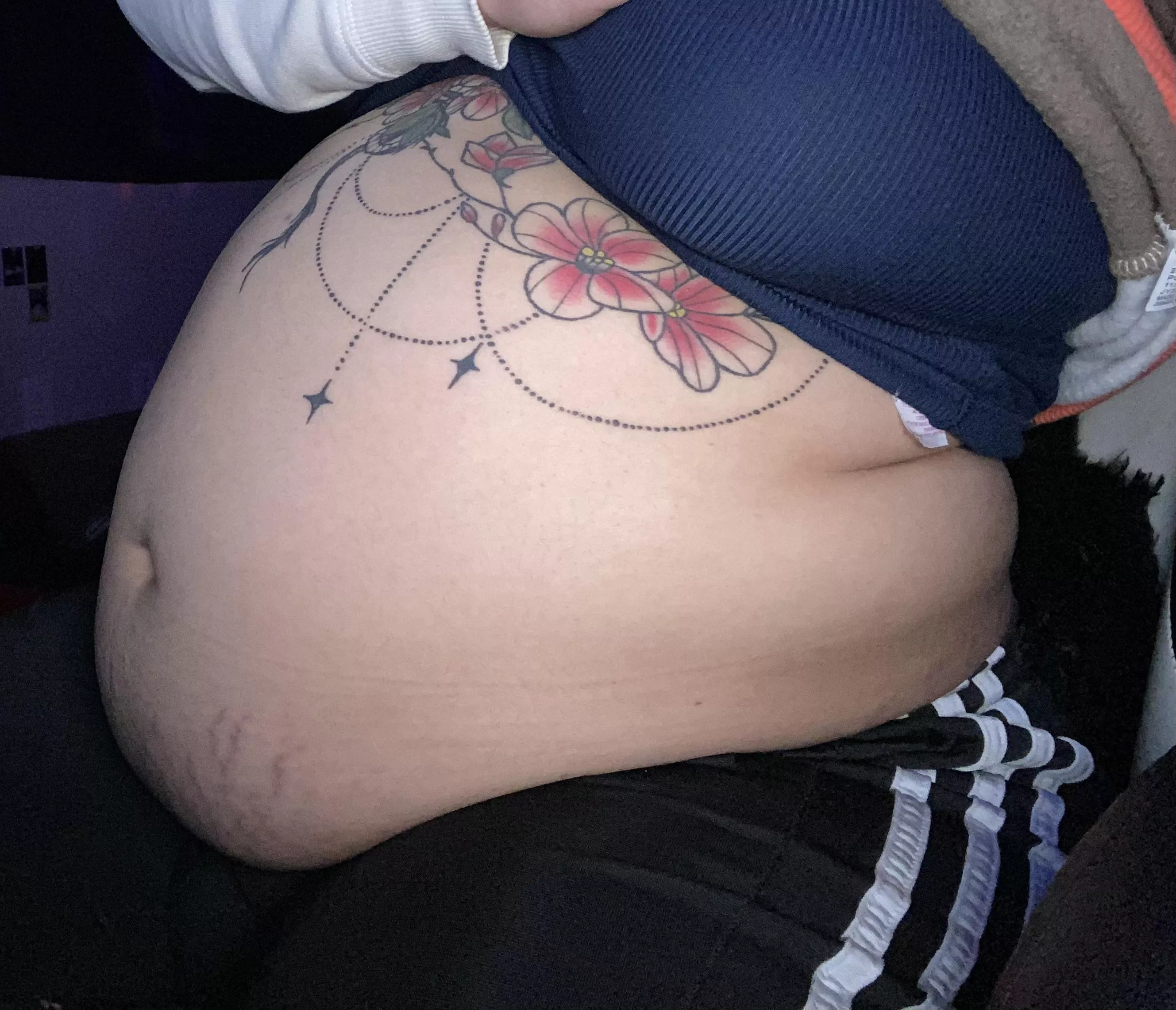 Ooh 😩 definitely feeling stuffed and bloated 🤰🏻