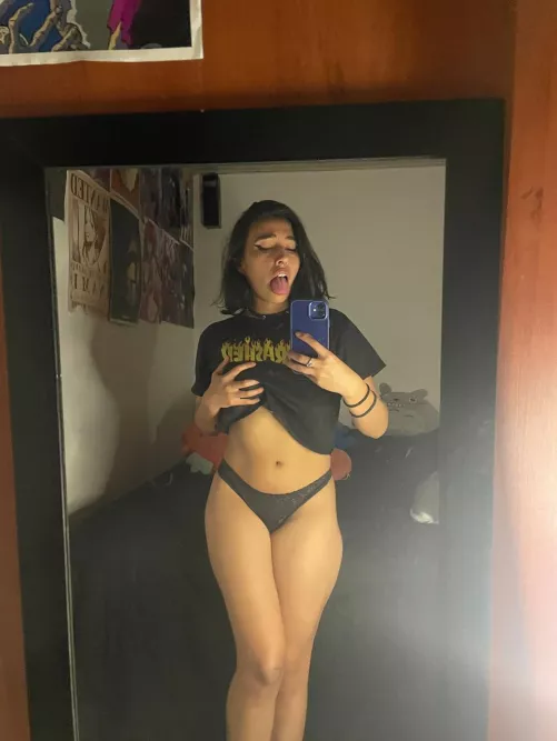 Sexy goth just wants to show off