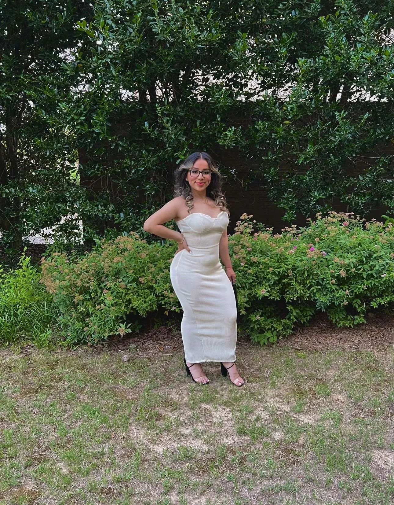 Short & Thick Latina!😌🍑