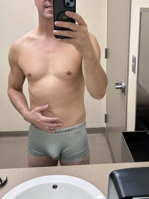 Shower time for a skinny dadbod (42)