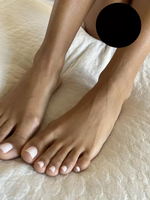 Soft sheets and even softer toes, will you join me?