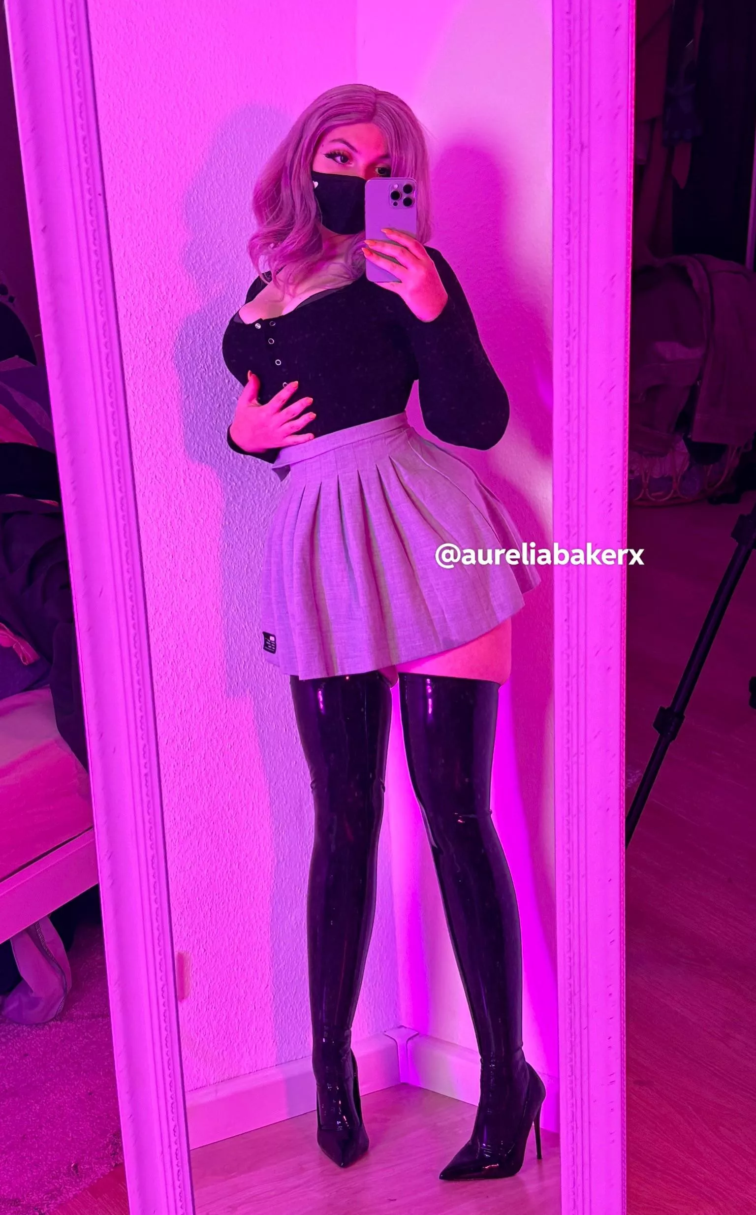 They are so tight 😳 [self]