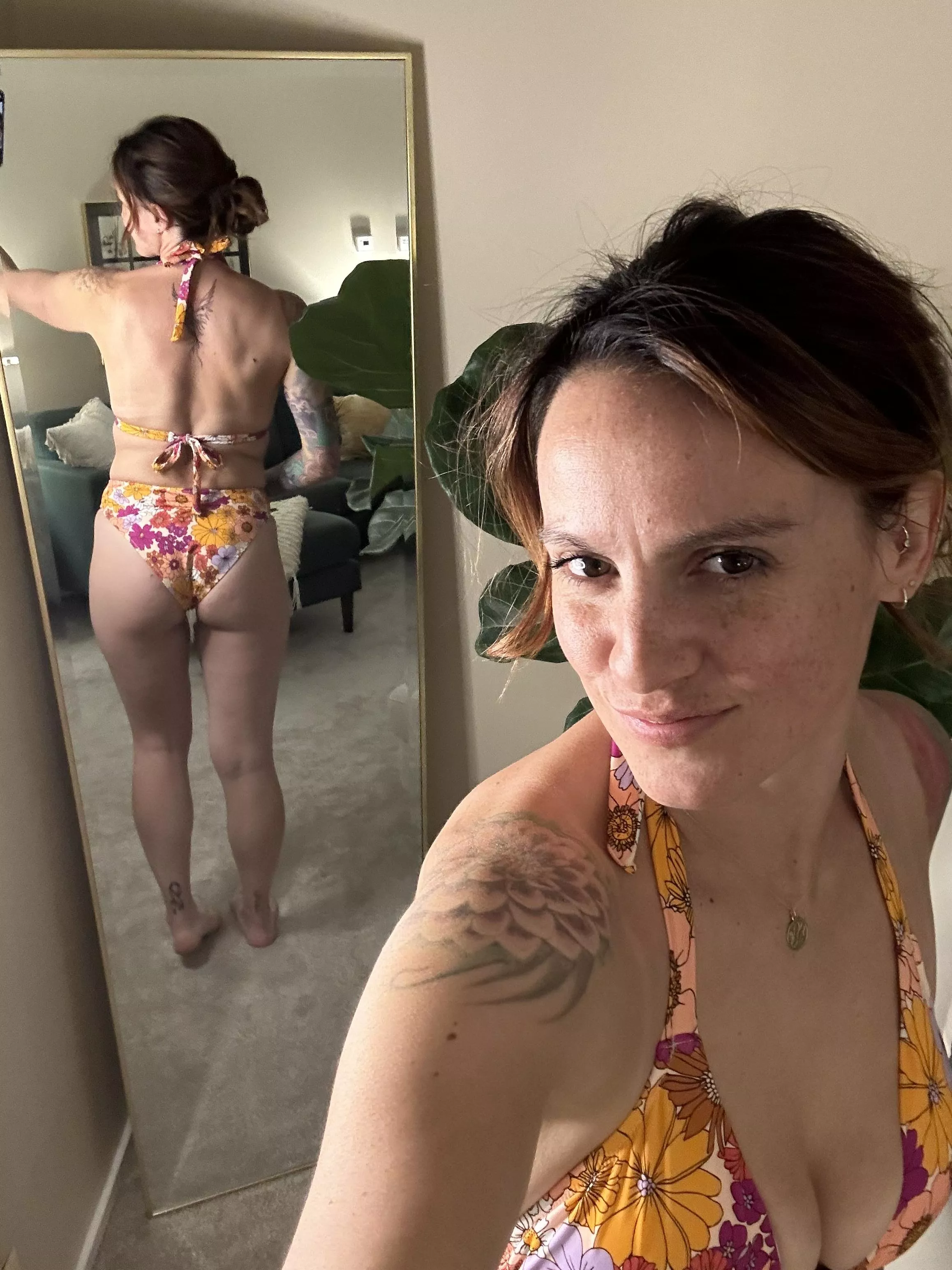 wondering what it looks on my back wearing the bathing suit