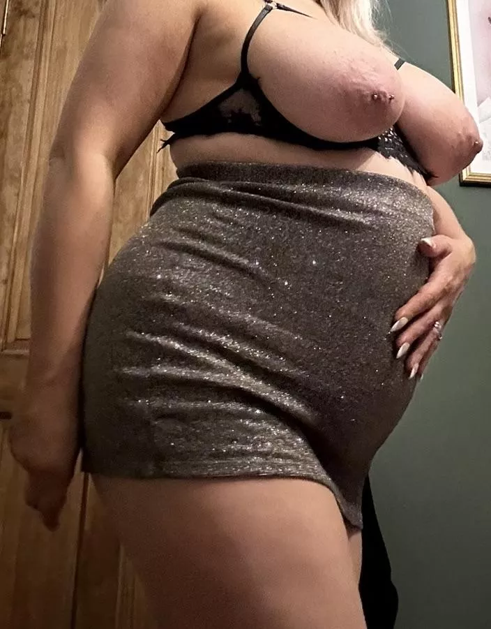 Would you fuck a married pregnant milf infront of her husband?