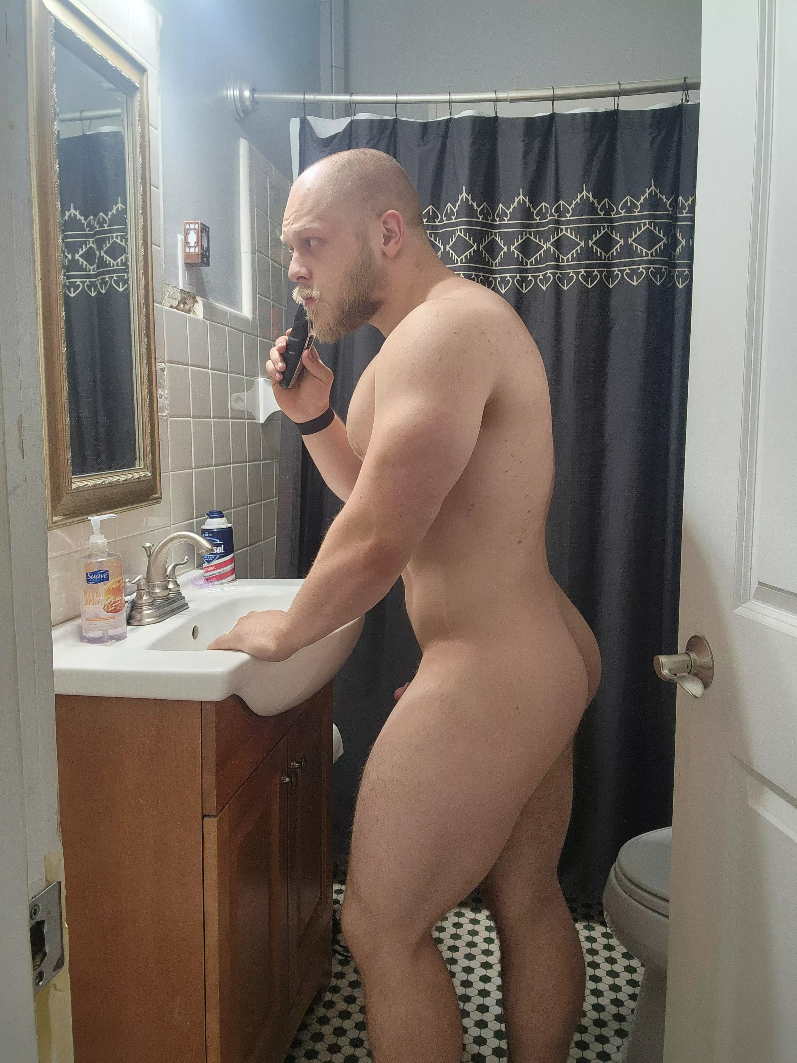 Would you help me clean up before guests arrive, babe?