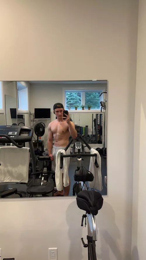 Would you help me out in the gym, like a good gym bro would?