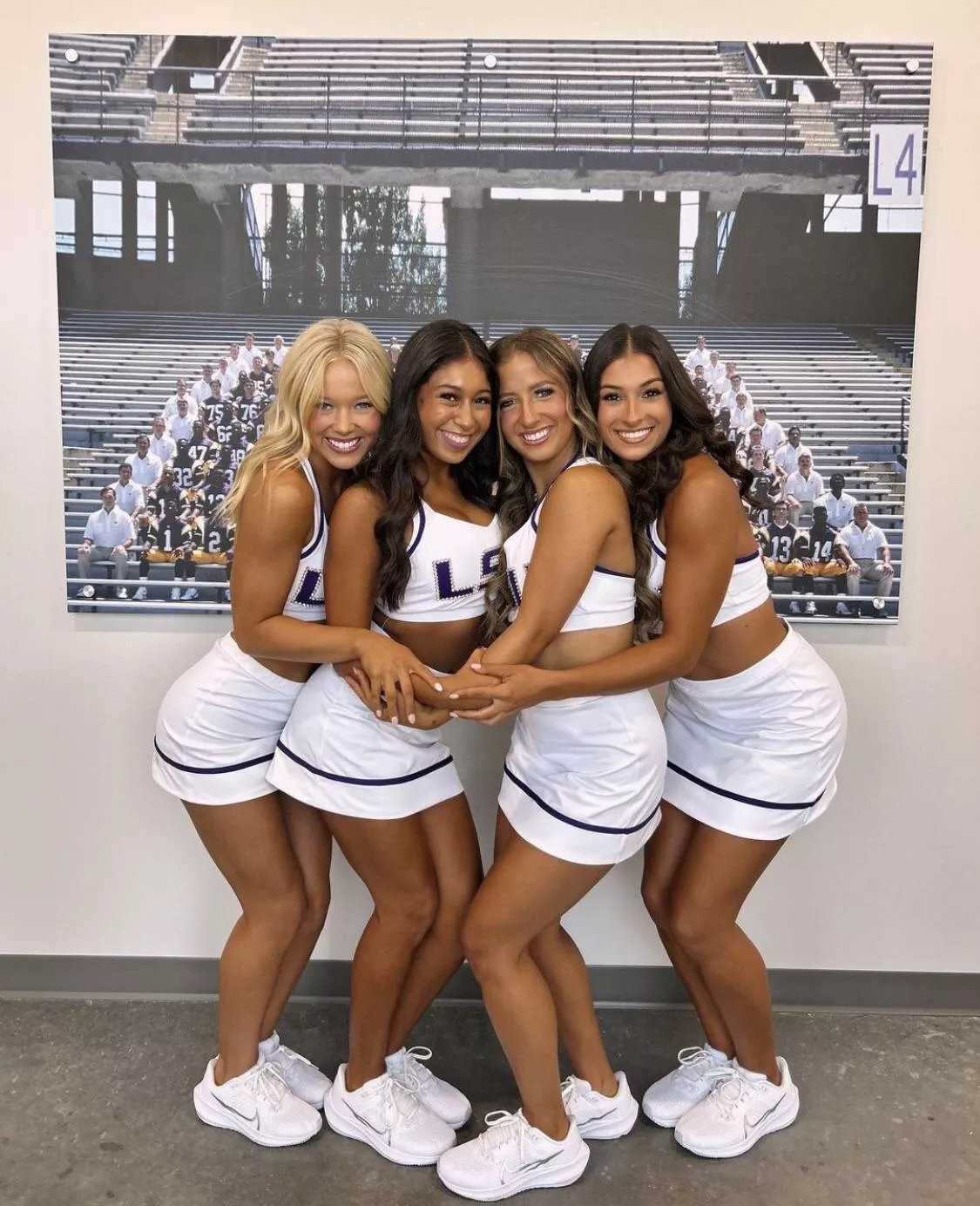 [4] Which cheerleader