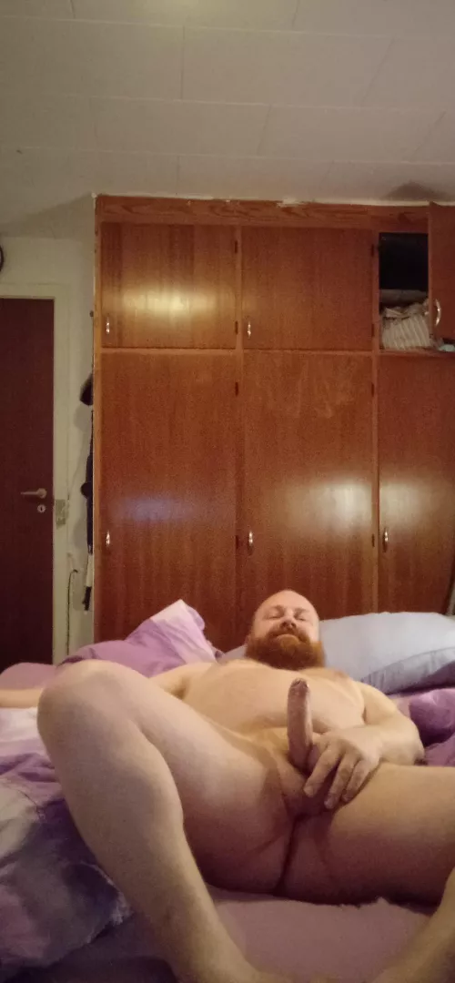 [43] Wanna join a chubby daddy in bed 😈😘