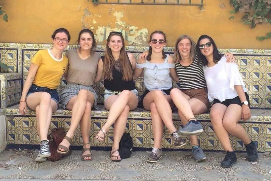 [6] average girls on a trip