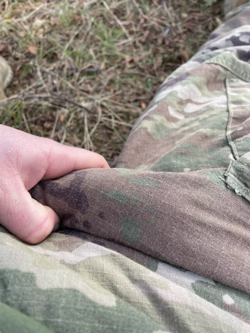 Can’t believe it’s so cold in the field yet Reddit keeps me warm and horny, come warm me up even more