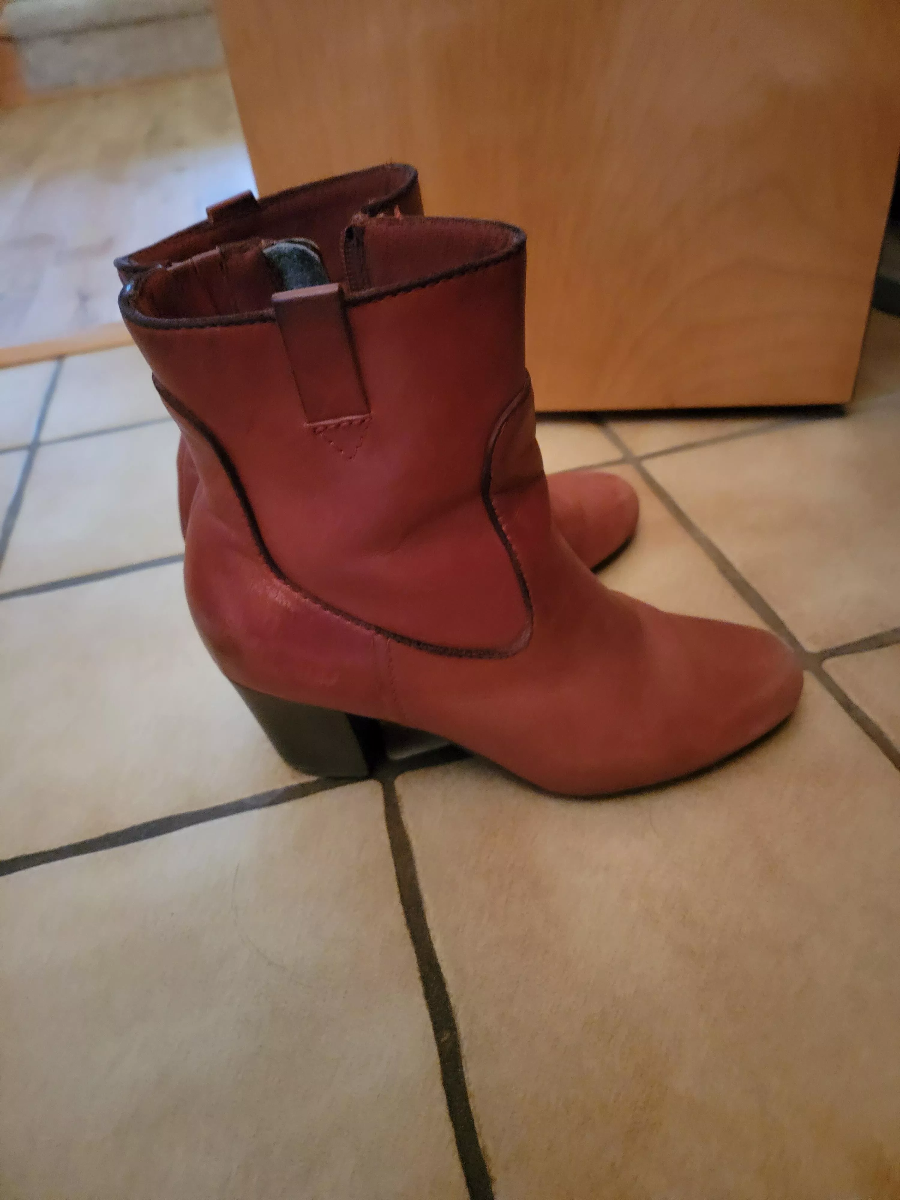 Color matching leather polish