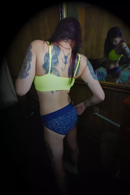 Creepy roadside motels during roadtripping make for the perfect ambiance for photo shoots!