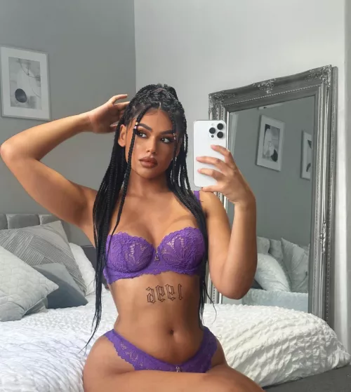 Cum find me on instagram: @karlinalouise