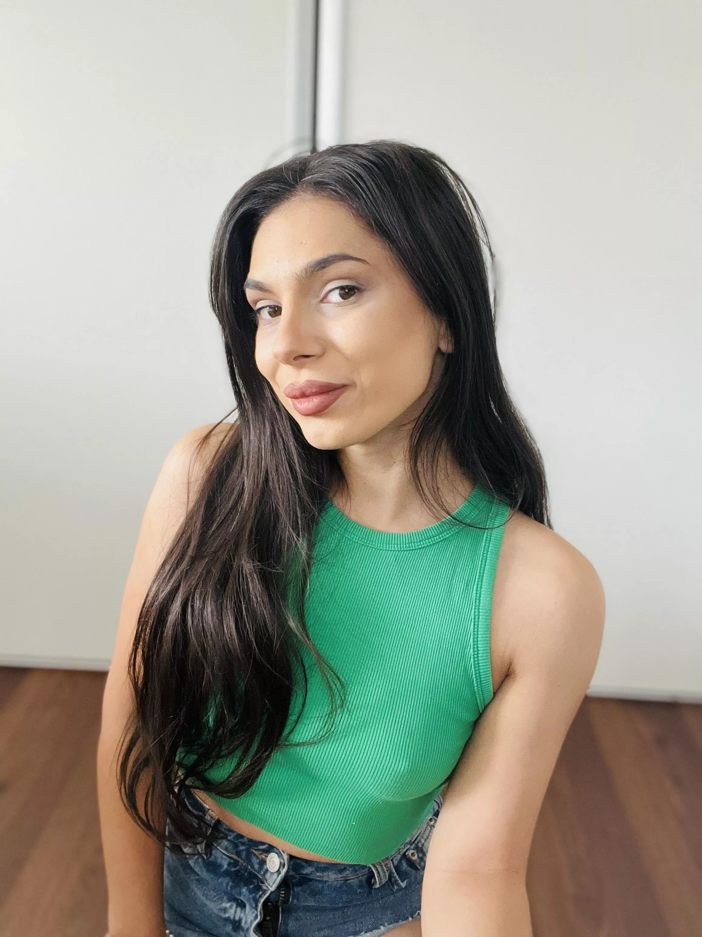 Do you like the way this green crop top looks on my body?