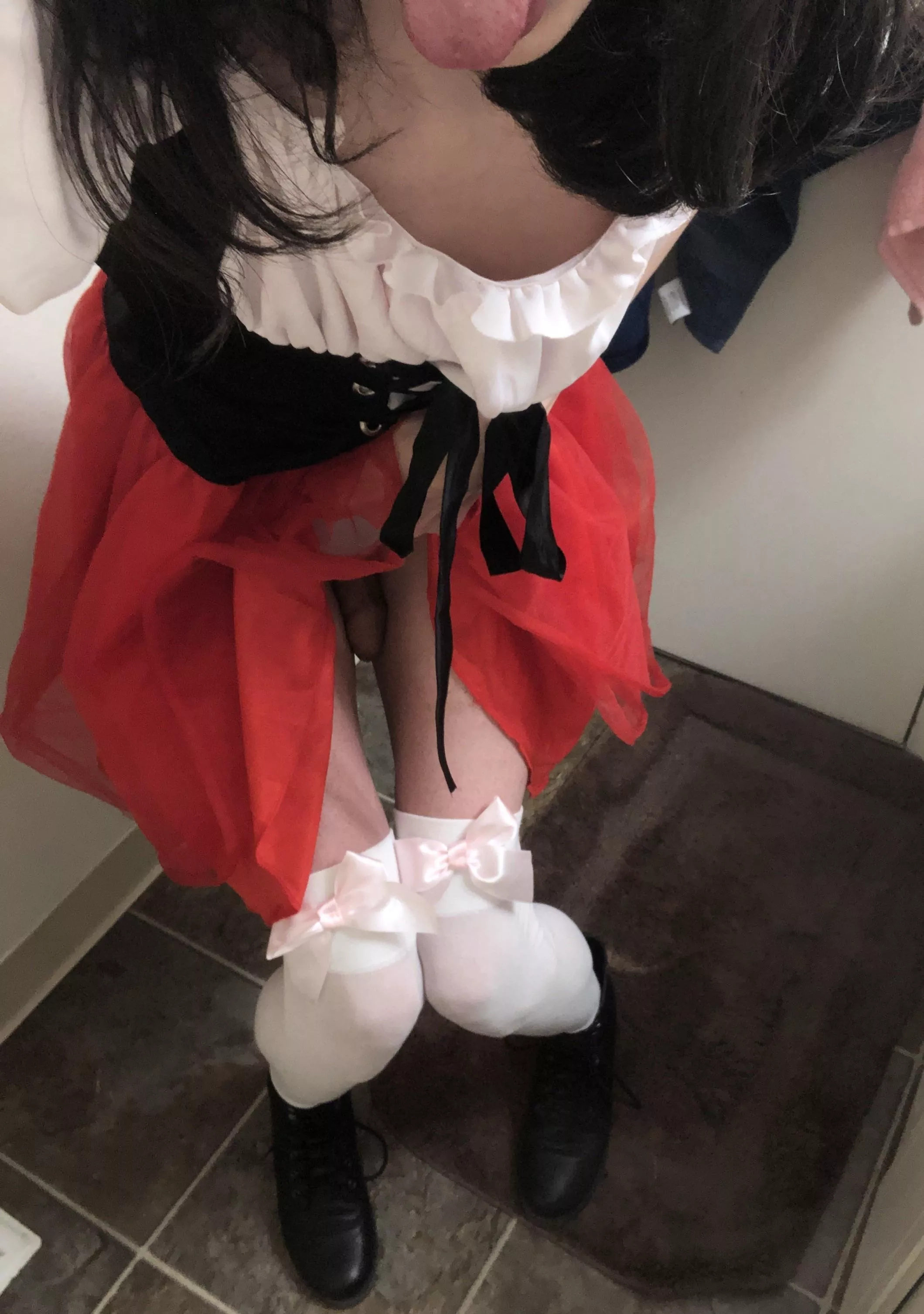 Does any1 like femboys here? 🙈🖤