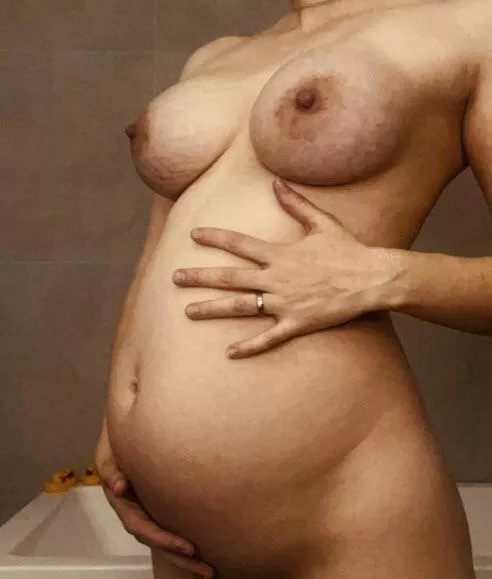 Exploring a different kind of sexy say hi if u would fuck me