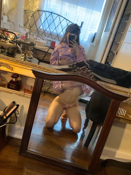 [f] just want a gamerboy to sit on like this <3