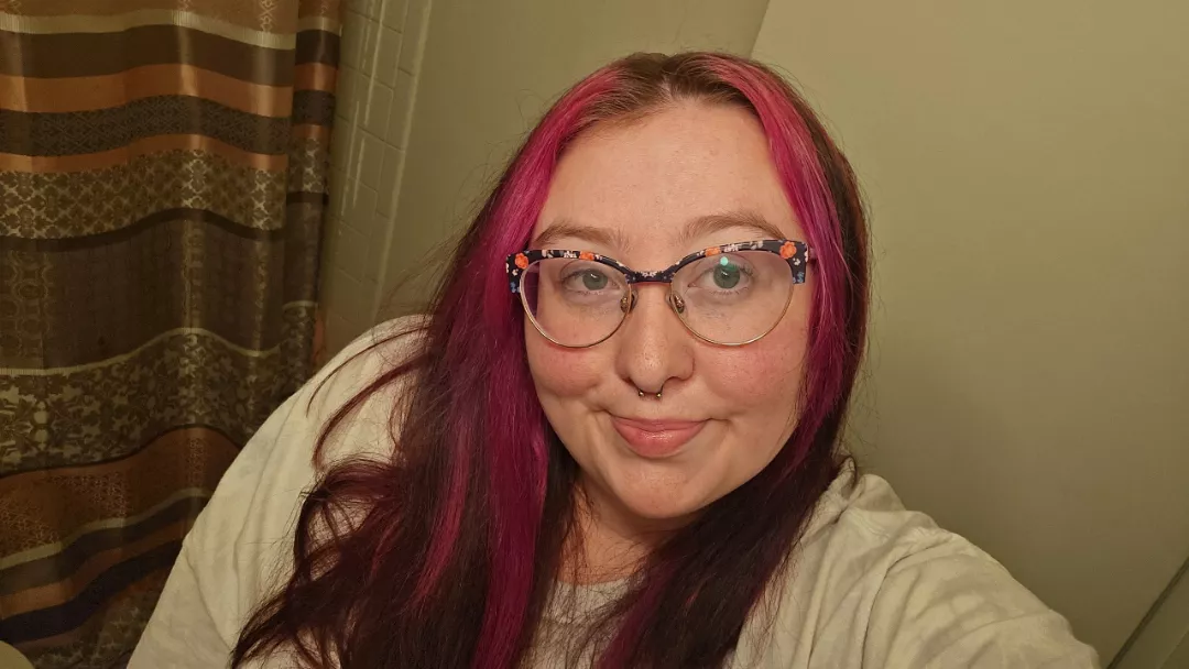 freshly washed hair & no makeup, hope you're having a good week 🫶