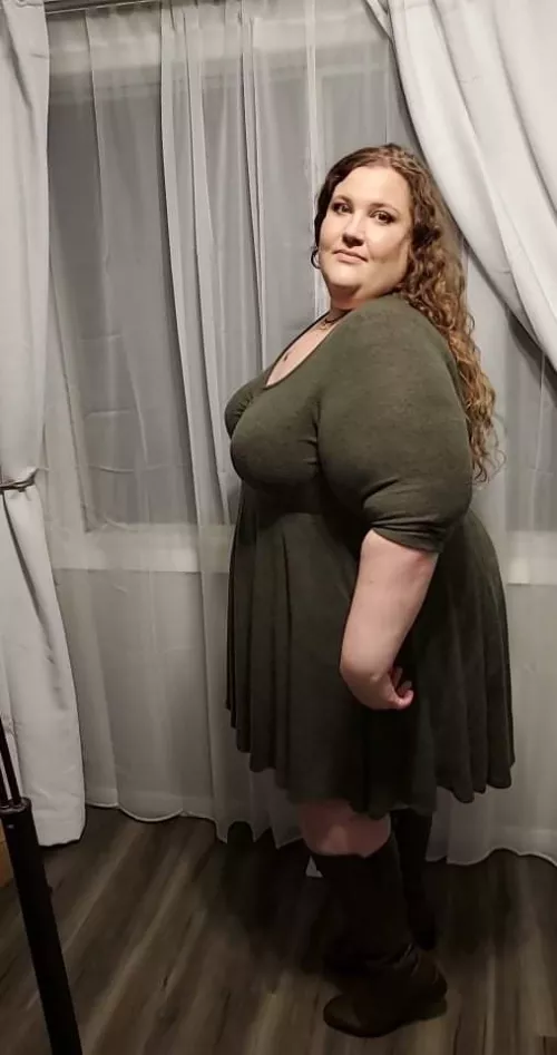 Gray eyes and a big booty