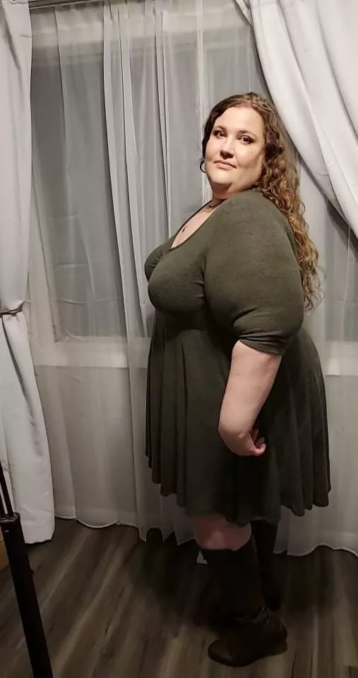 Gray eyes and a big booty