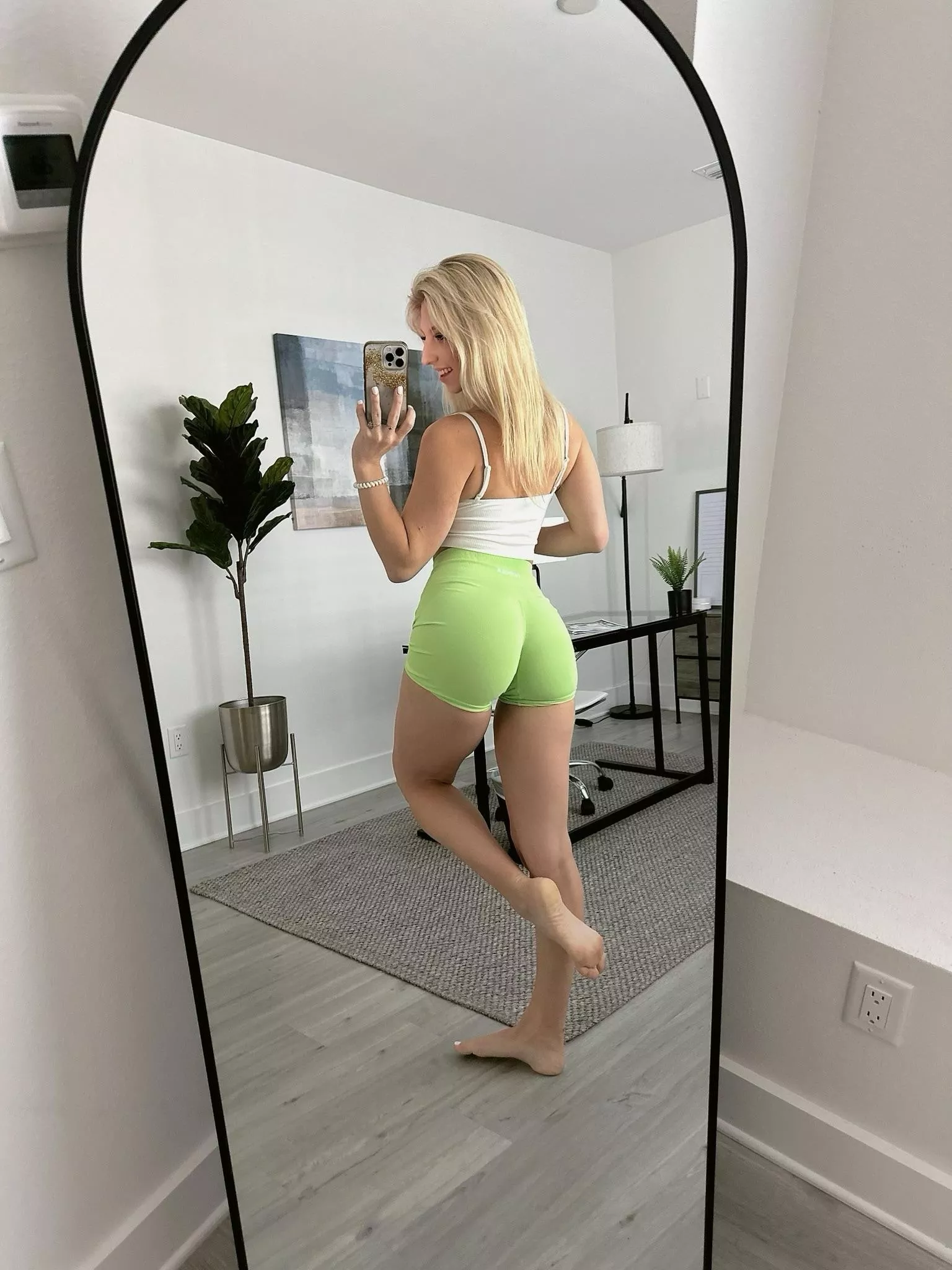 I’m just a slutty college girl who loves to have fun!