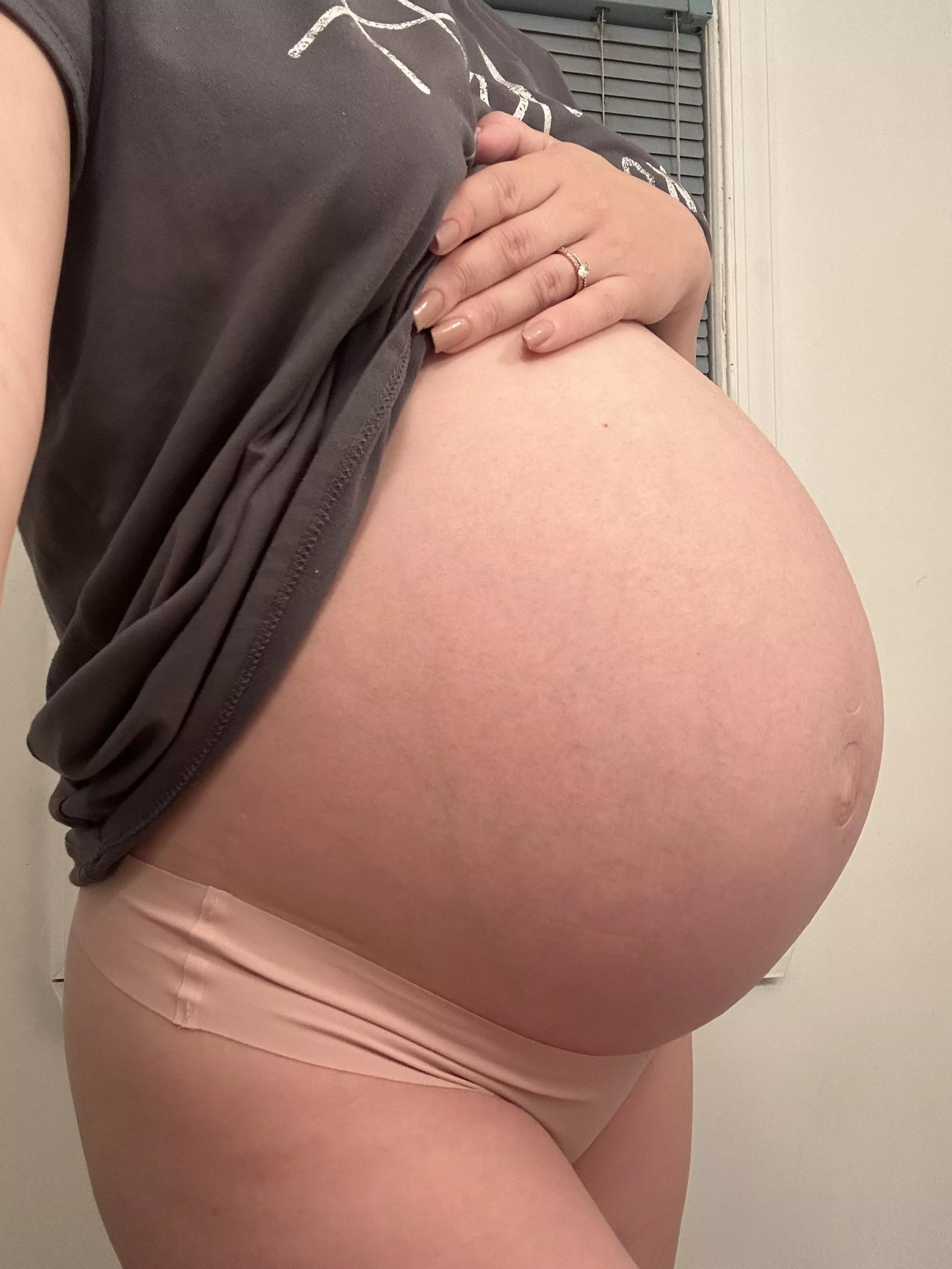 I’m usually quite petite, but this pregnancy 🤯 any guesses on how many weeks?